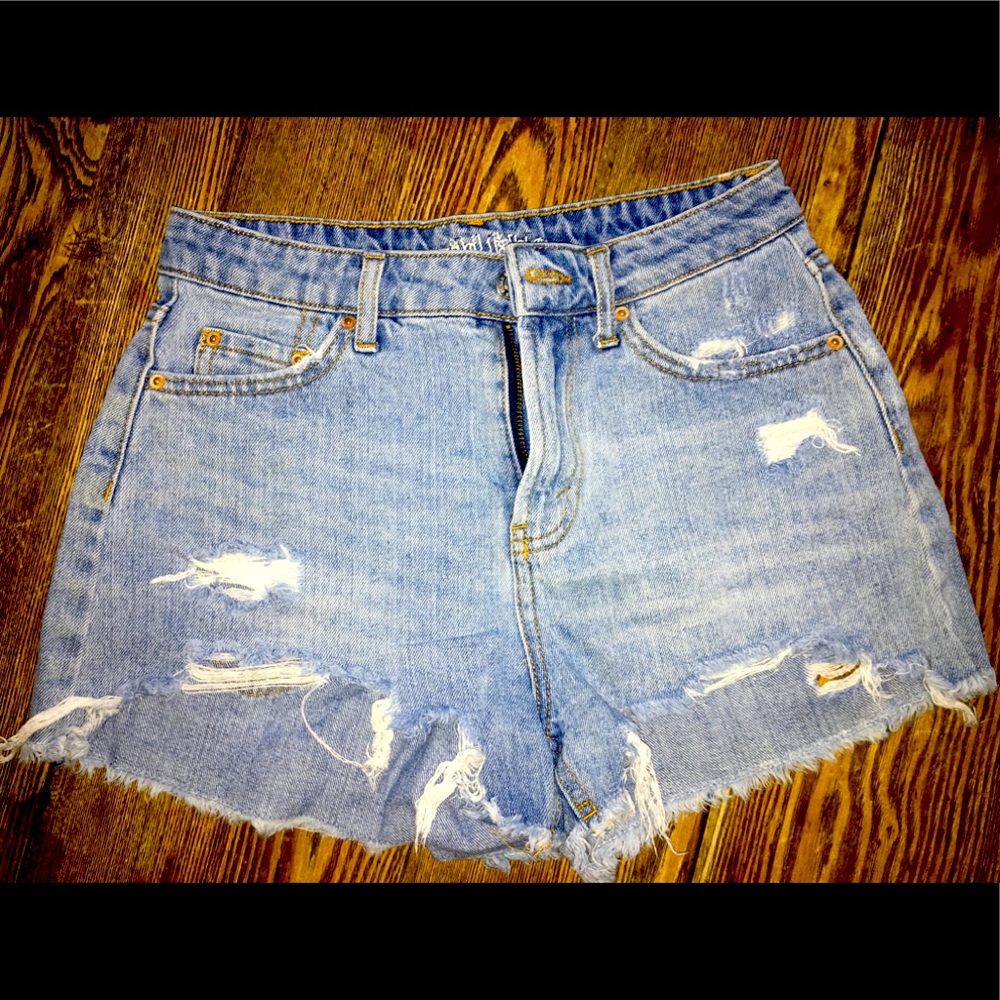 High waist distressed style denim shorts size:0